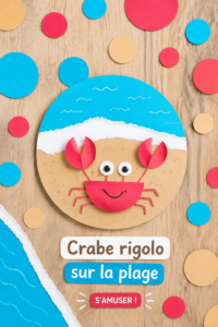 Un crabe rigolo se promenant sur la plage ensoleillée.