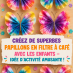 Un enfant souriant tenant un papillon coloré en filtre à café fait maison.