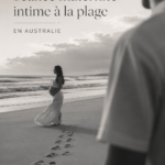 Séance photo intime de maternité sur la plage au coucher de soleil en Australie