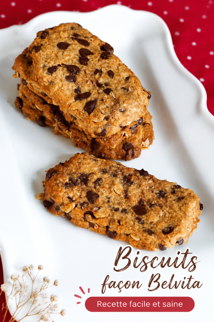 Assortiment de biscuits façon Belvita sur une assiette garnie.