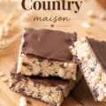 Kinder Country maison décoré sur une table