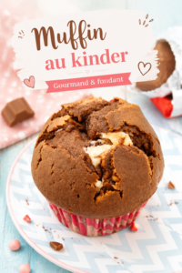 Muffins moelleux au chocolat Kinder disposés sur une assiette
