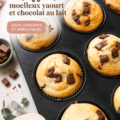 Muffins moelleux au yaourt et chocolat au lait sortant du four.