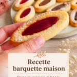Un plateau de barquettes maison garnies de chocolat et de fruits, prêtes à être dégustées.