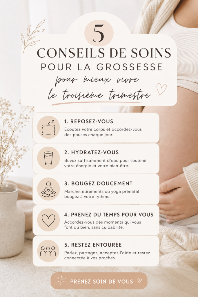 Une femme enceinte se relaxant avec un livre pendant son troisième trimestre de grossesse.