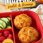Muffins au poulet et fromage dorés dans un plat de cuisson