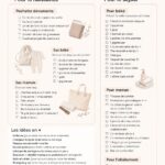 Valise de maternité ouverte avec des vêtements pour bébé et affaires personnelles.
