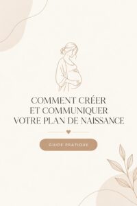 Un plan de naissance écrit avec des crayons colorés sur une table.