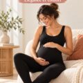 Femme enceinte portant une combinaison ajustée et stylée.